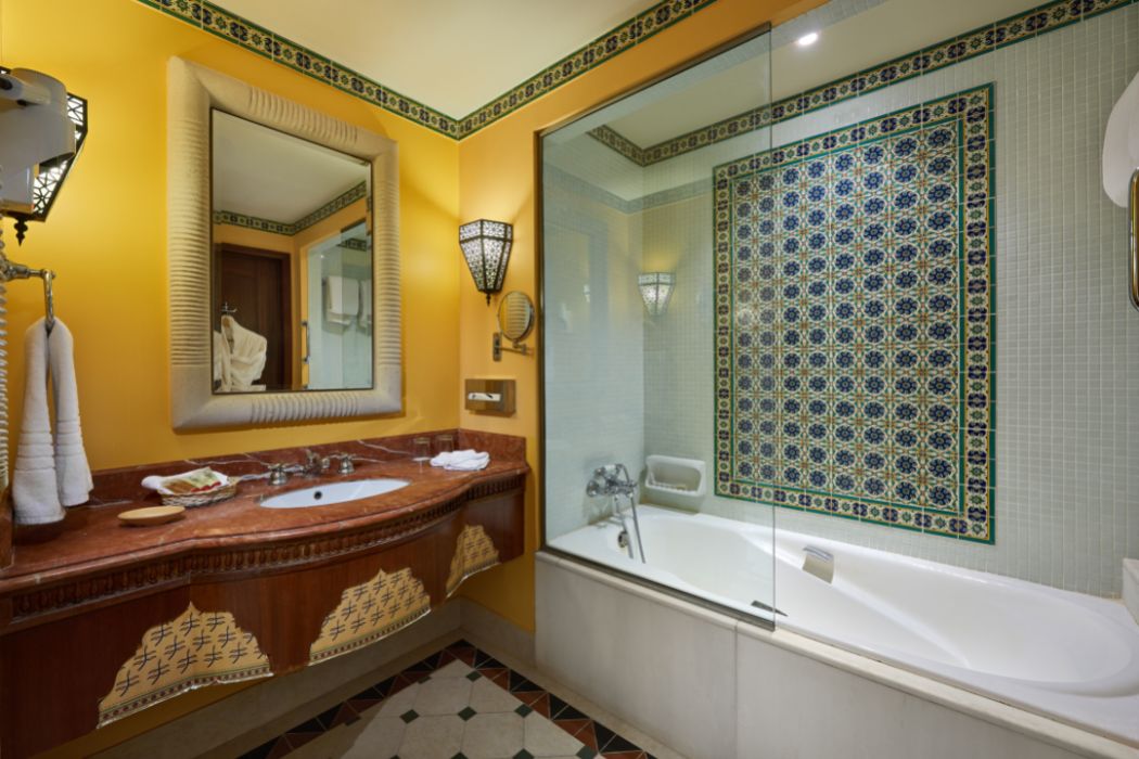 Mosaique Beach Resort junior suite bathroom